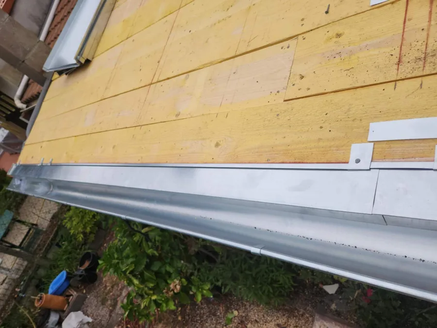 Pose gouttière zinc Bordeaux